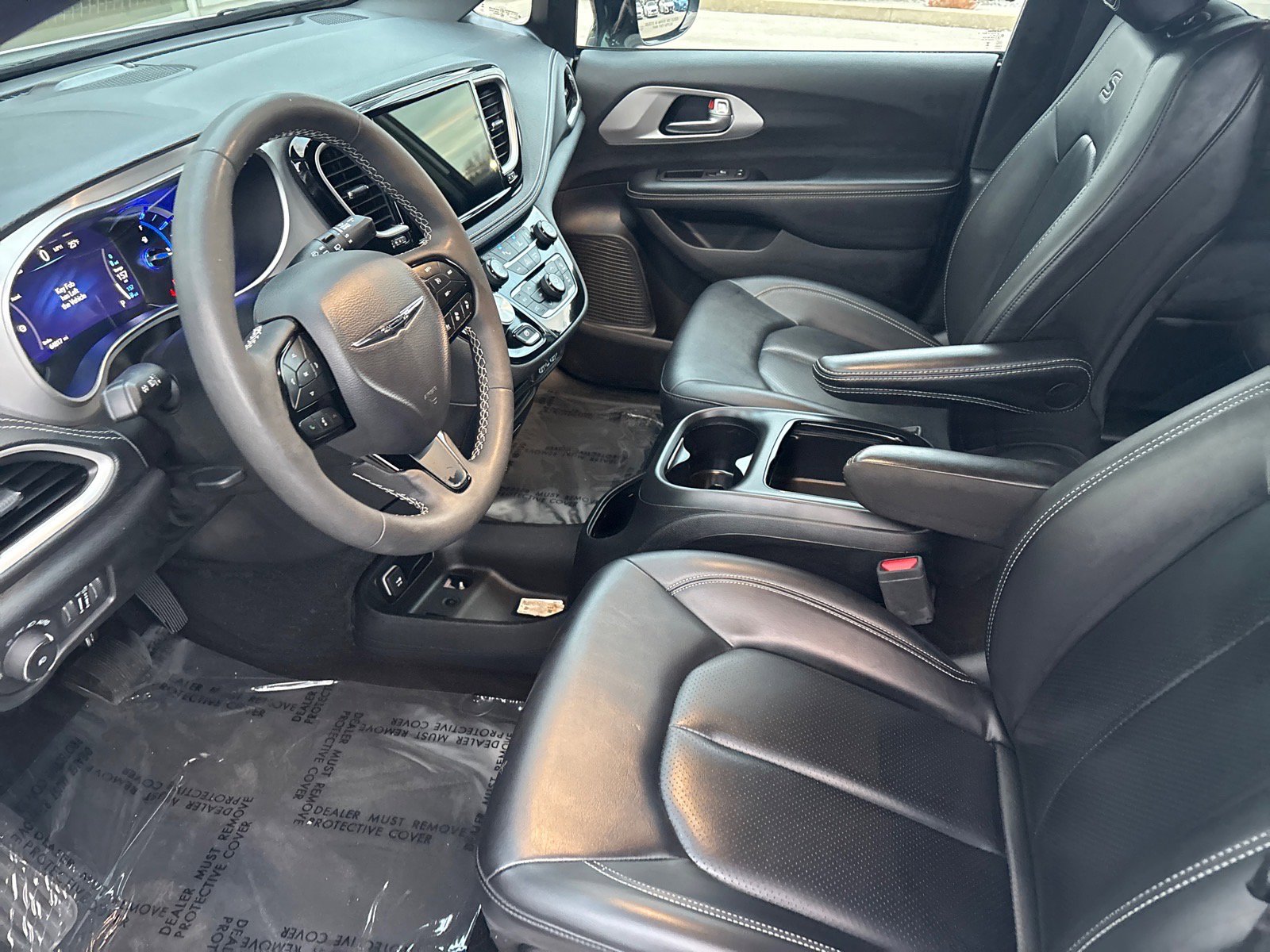 Used 2024 Chrysler Pacifica Select