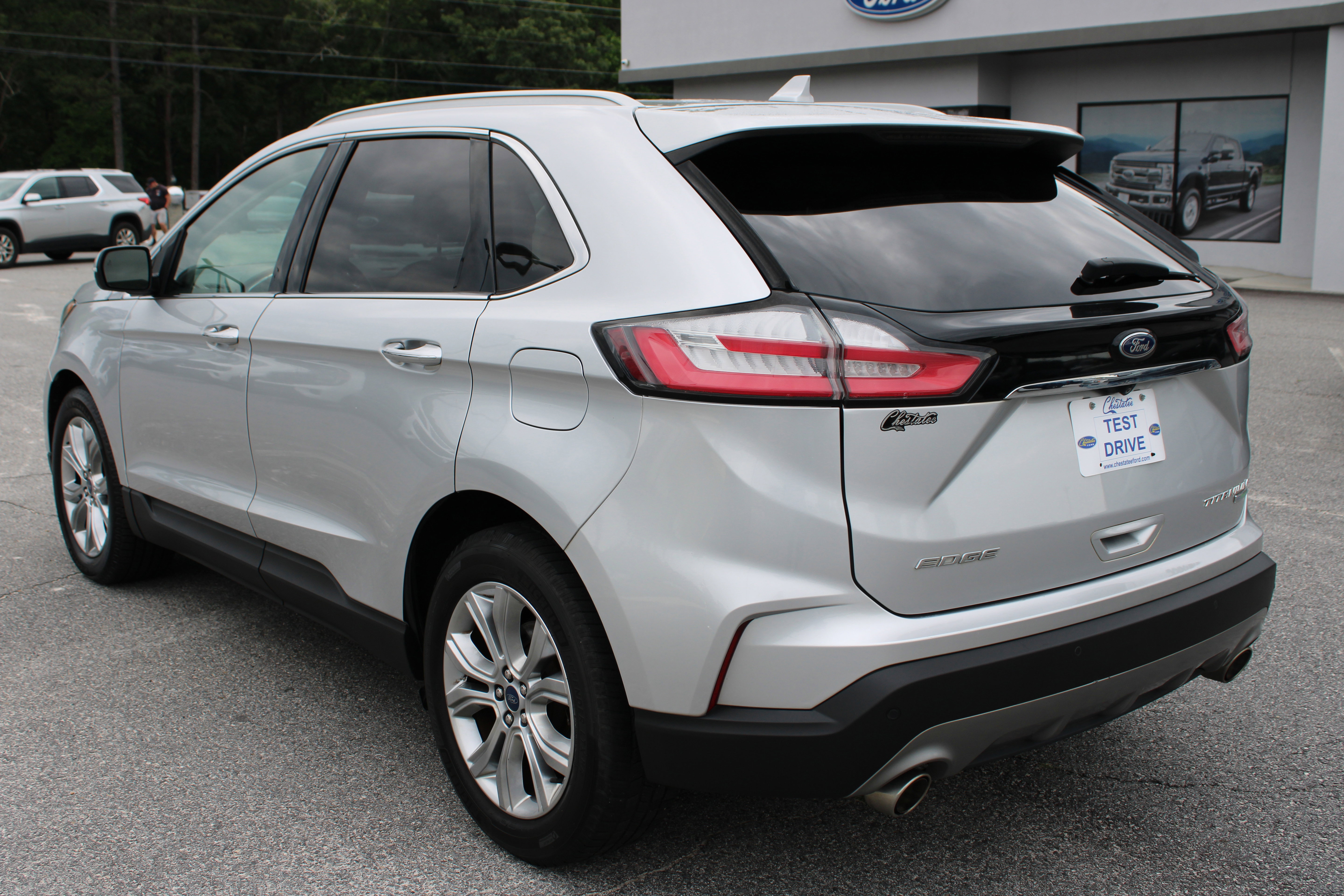 Used 2019 Ford Edge Titanium FWD image 8