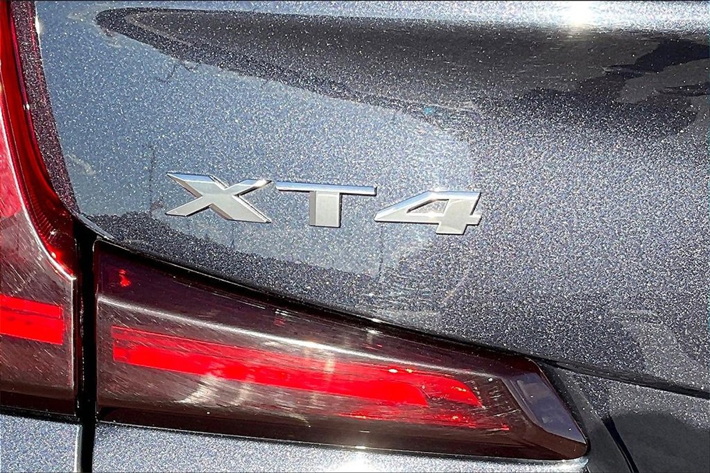 Certified 2023 Cadillac XT4 Luxury w/ Cold Weather Package image 28