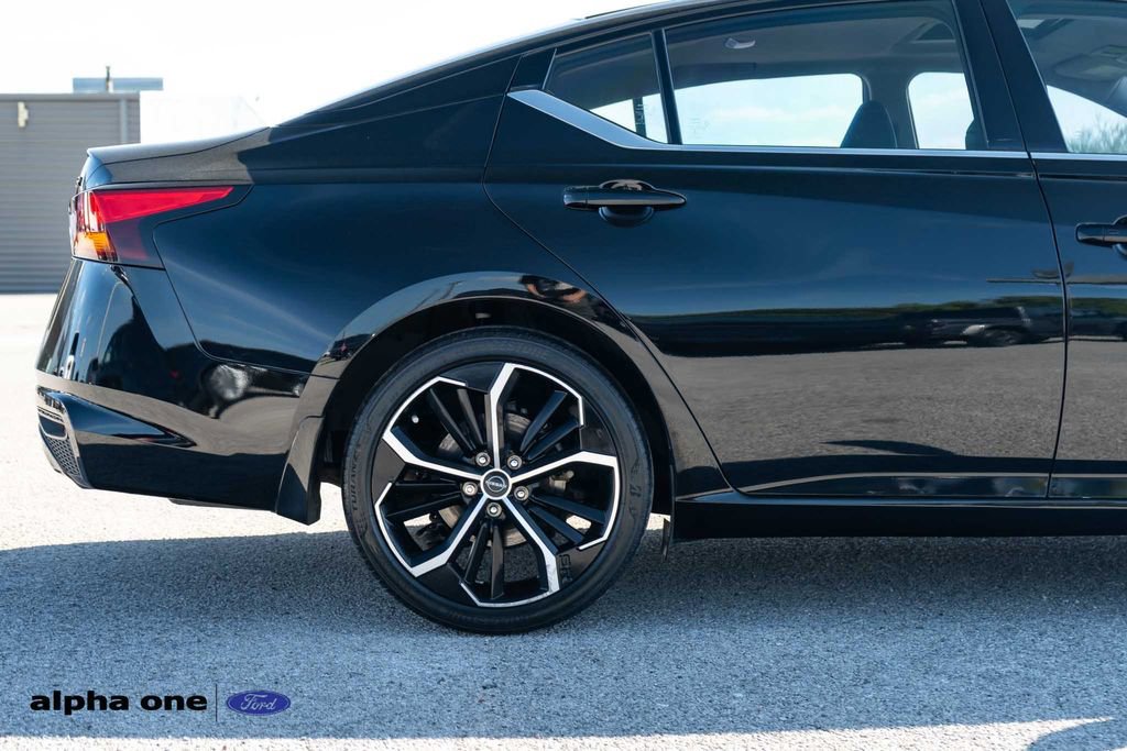 Used 2024 Nissan Altima 2.5 SR w/ SR Premium Package image 5