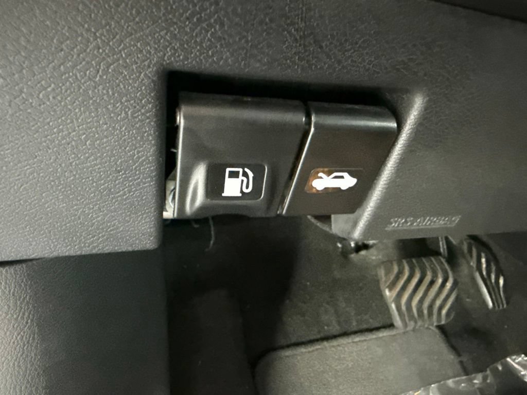 Used 2025 Nissan Versa SV FWD image 23