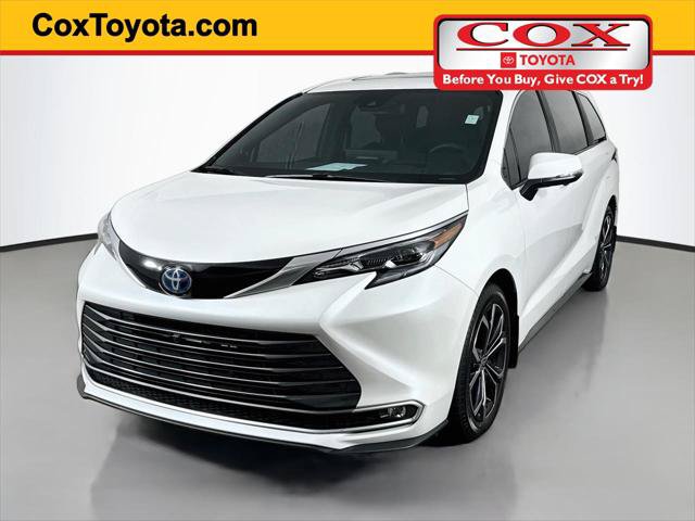 Certified 2025 Toyota Sienna Platinum