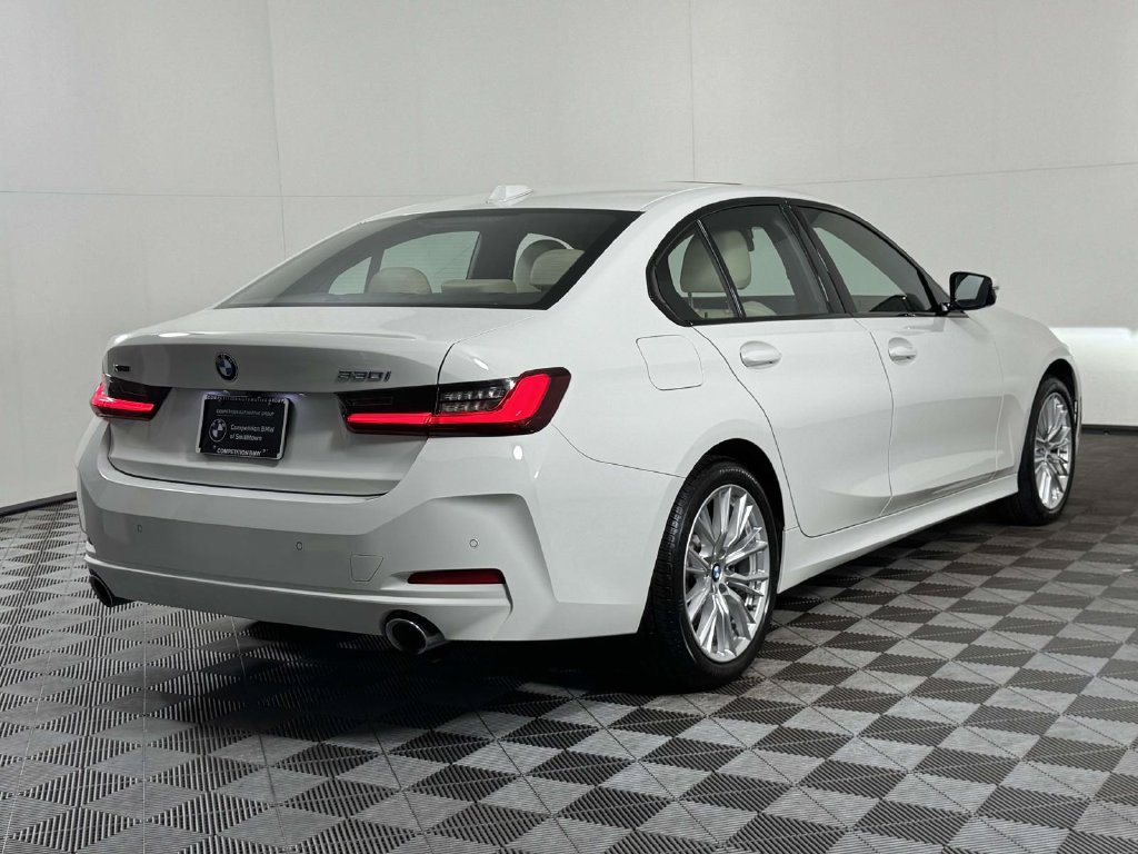 Used 2023 BMW 330i xDrive Sedan w/ Driving Assistance Package AWD/4WD image 10