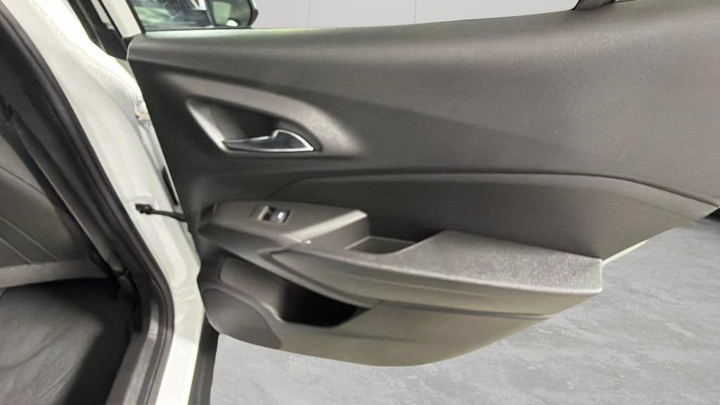 Certified 2025 Chevrolet Trax LT w/ Driver Confidence Package FWD image 32