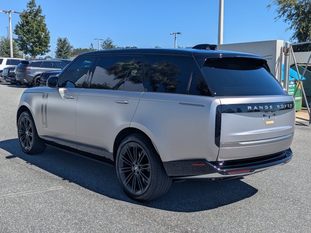 Used 2025 Land Rover Range Rover Long Wheelbase Autobiography AWD/4WD image 7