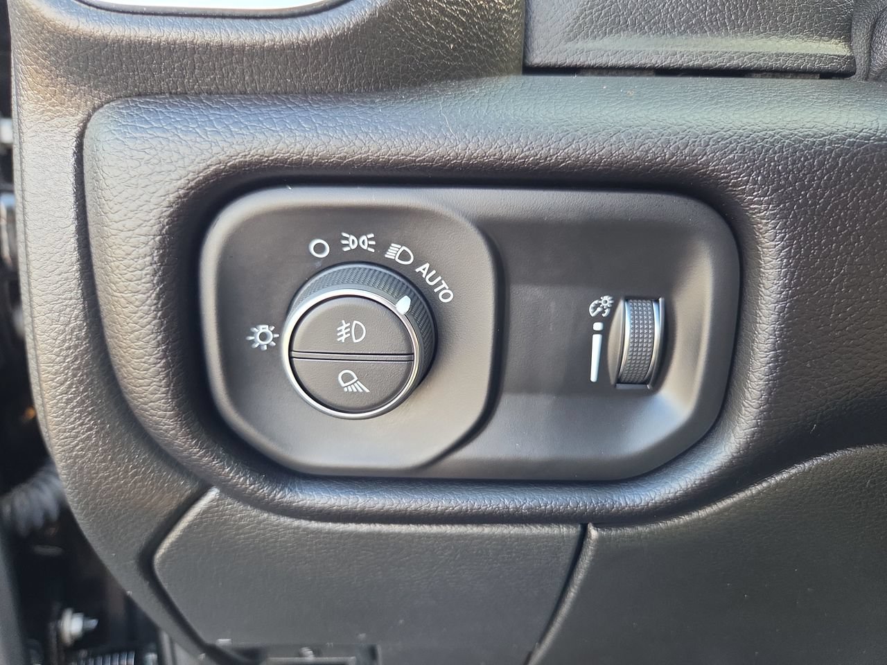 Used 2025 RAM 2500 Big Horn AWD/4WD image 33