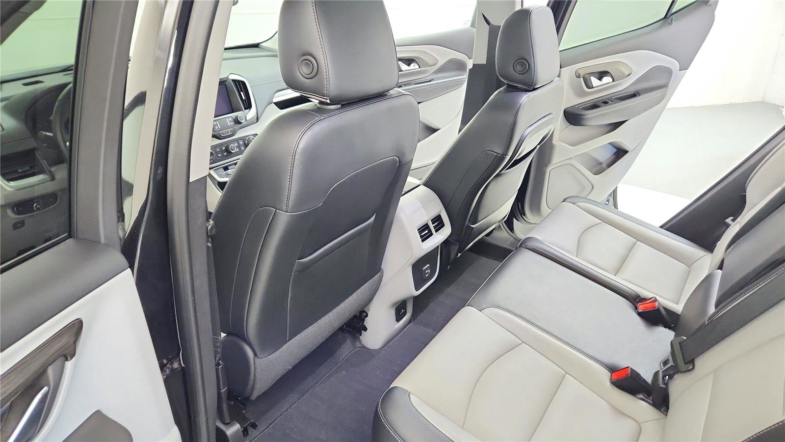 Used 2024 GMC Terrain SLT AWD/4WD image 13