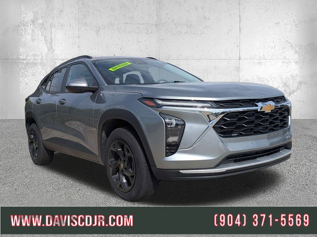 Used 2025 Chevrolet Trax LT