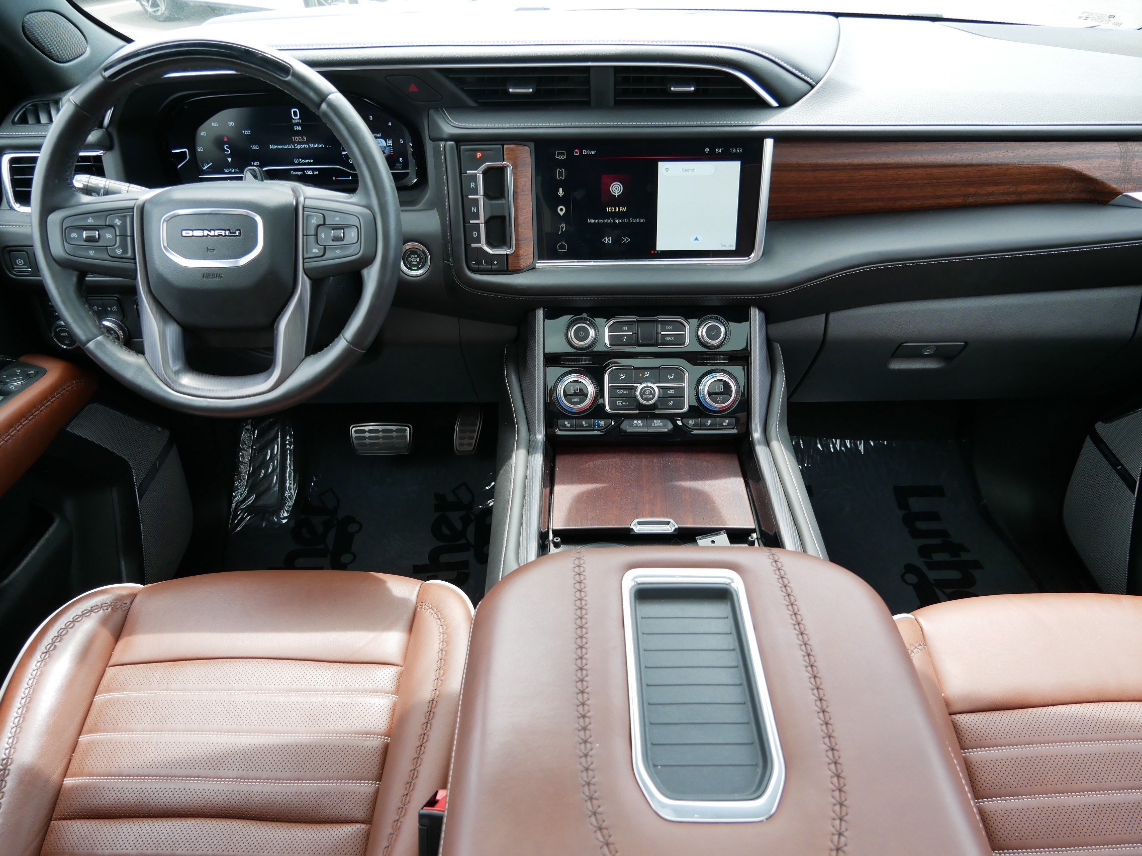 Used 2024 GMC Yukon Denali Ultimate AWD/4WD image 10