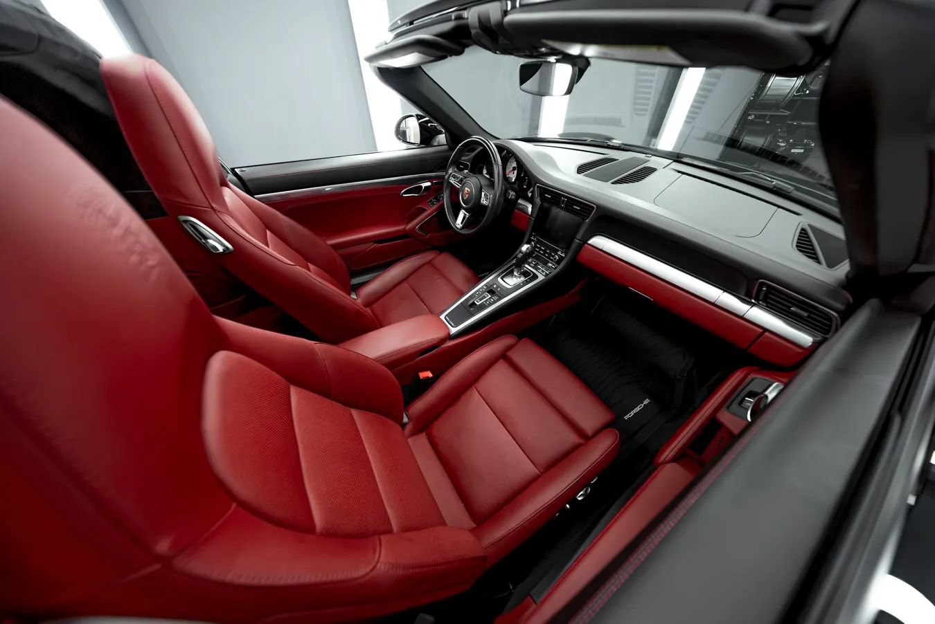 Used 2019 Porsche 911 Targa 4 AWD/4WD image 2