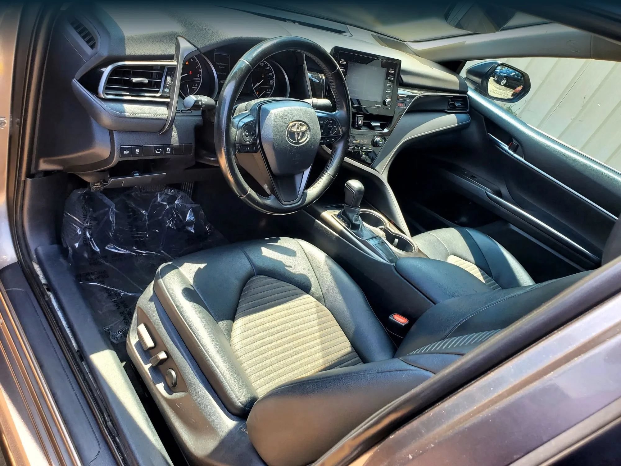 Used 2022 Toyota Camry SE FWD image 4