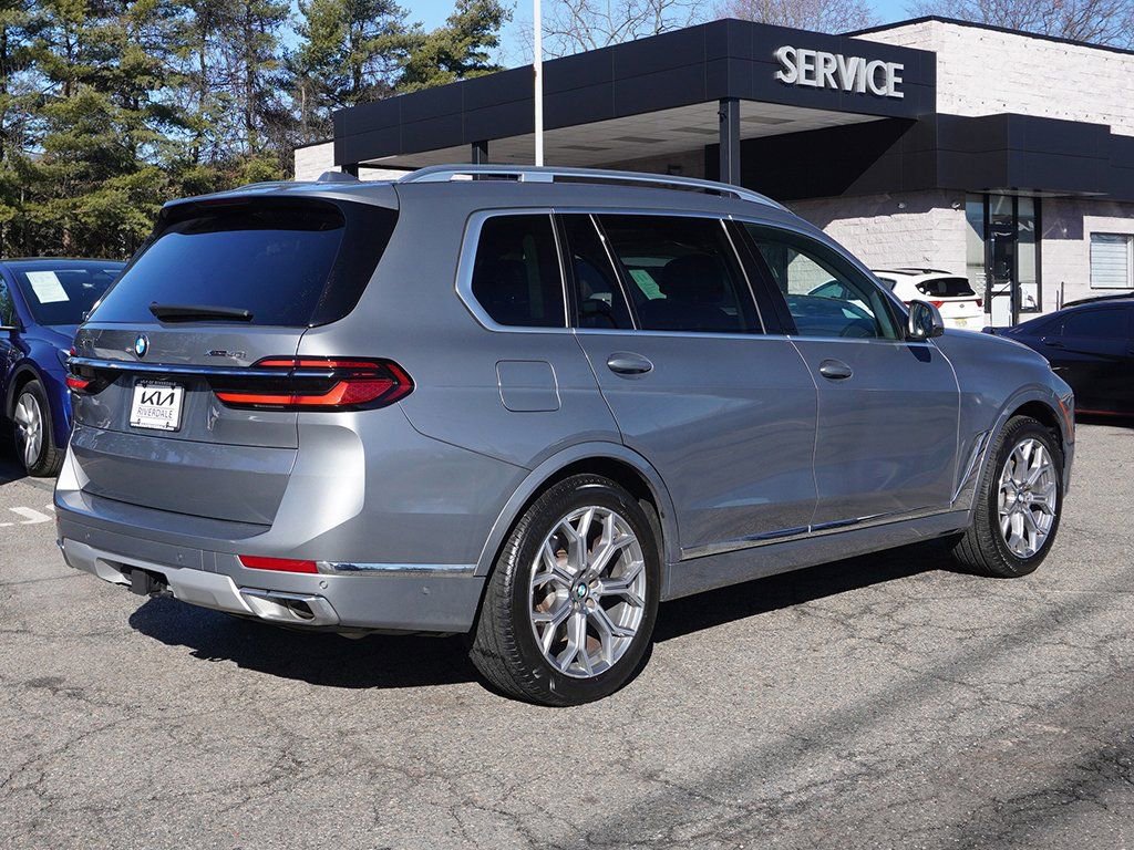 Used 2023 BMW X7 xDrive40i w/ Parking Assistance Package image 12