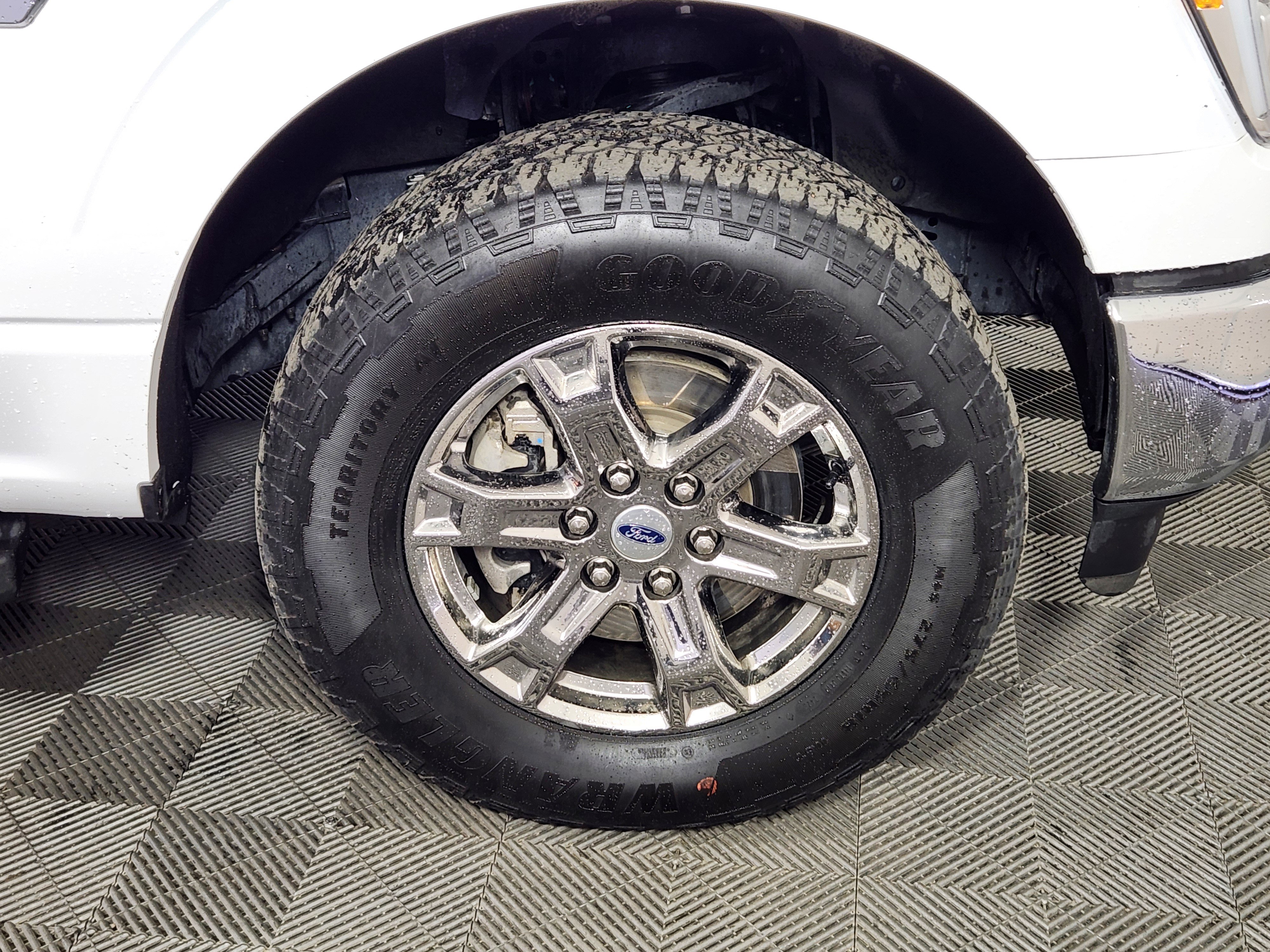 Used 2023 Ford F150 Lariat image 9