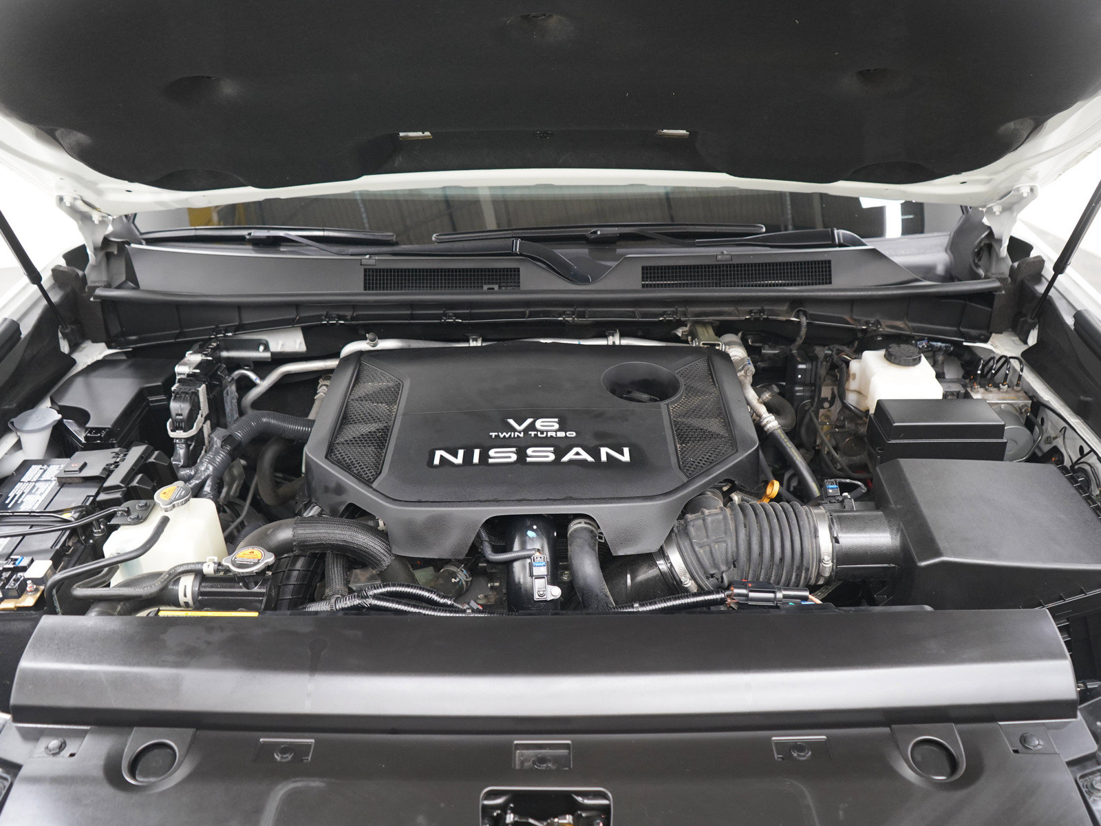 Used 2025 Nissan Armada PRO-4X w/ Pro-4X Premium Package AWD/4WD image 37