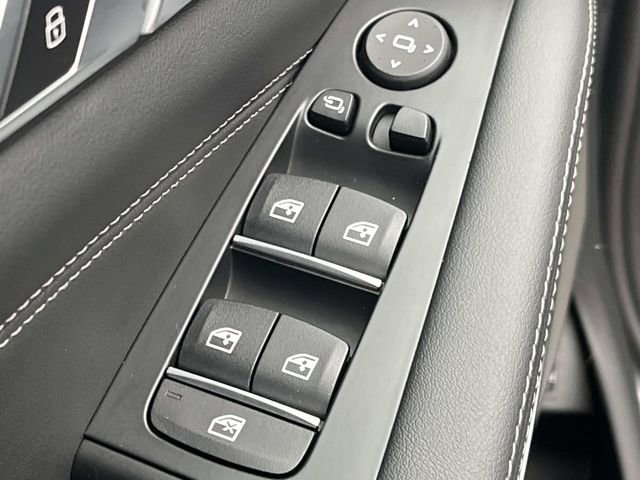 Used 2025 BMW X5 xDrive50e w/ Premium Package image 32