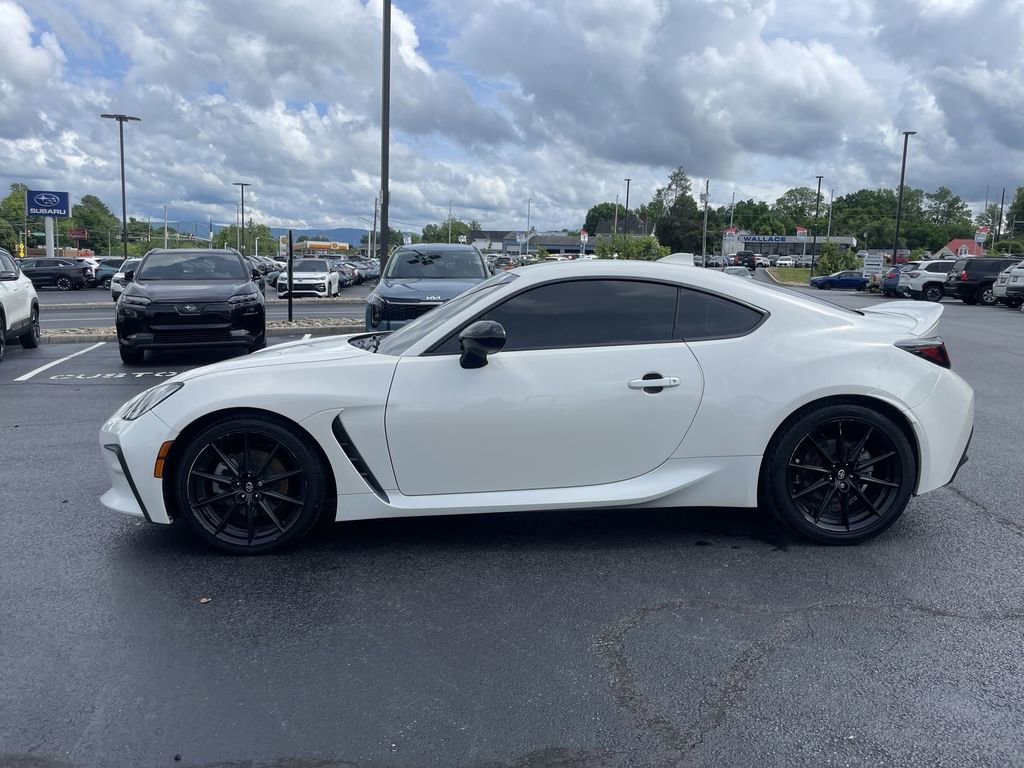 Used 2022 Toyota GR86 Premium w/ ALL Weather Mat Package (TMS) RWD image 3
