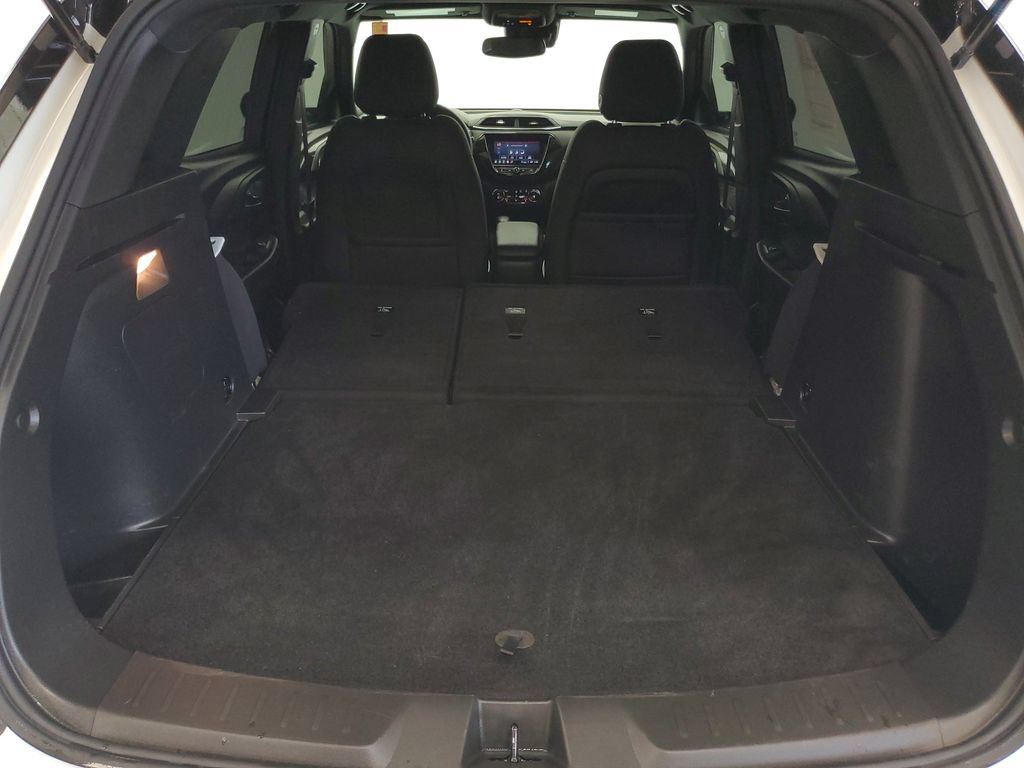 Used 2023 Chevrolet TrailBlazer RS w/ Technology Package AWD/4WD image 26