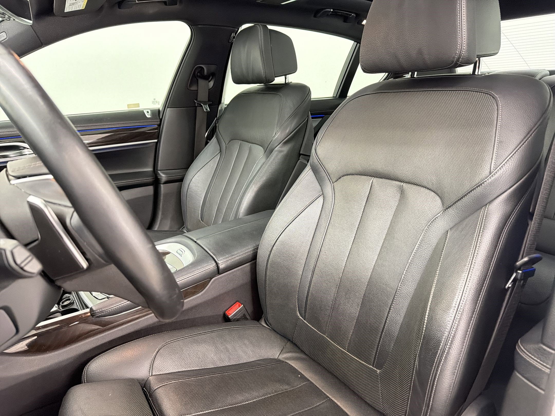 Used 2019 BMW 740i w/ Executive Package RWD image 21
