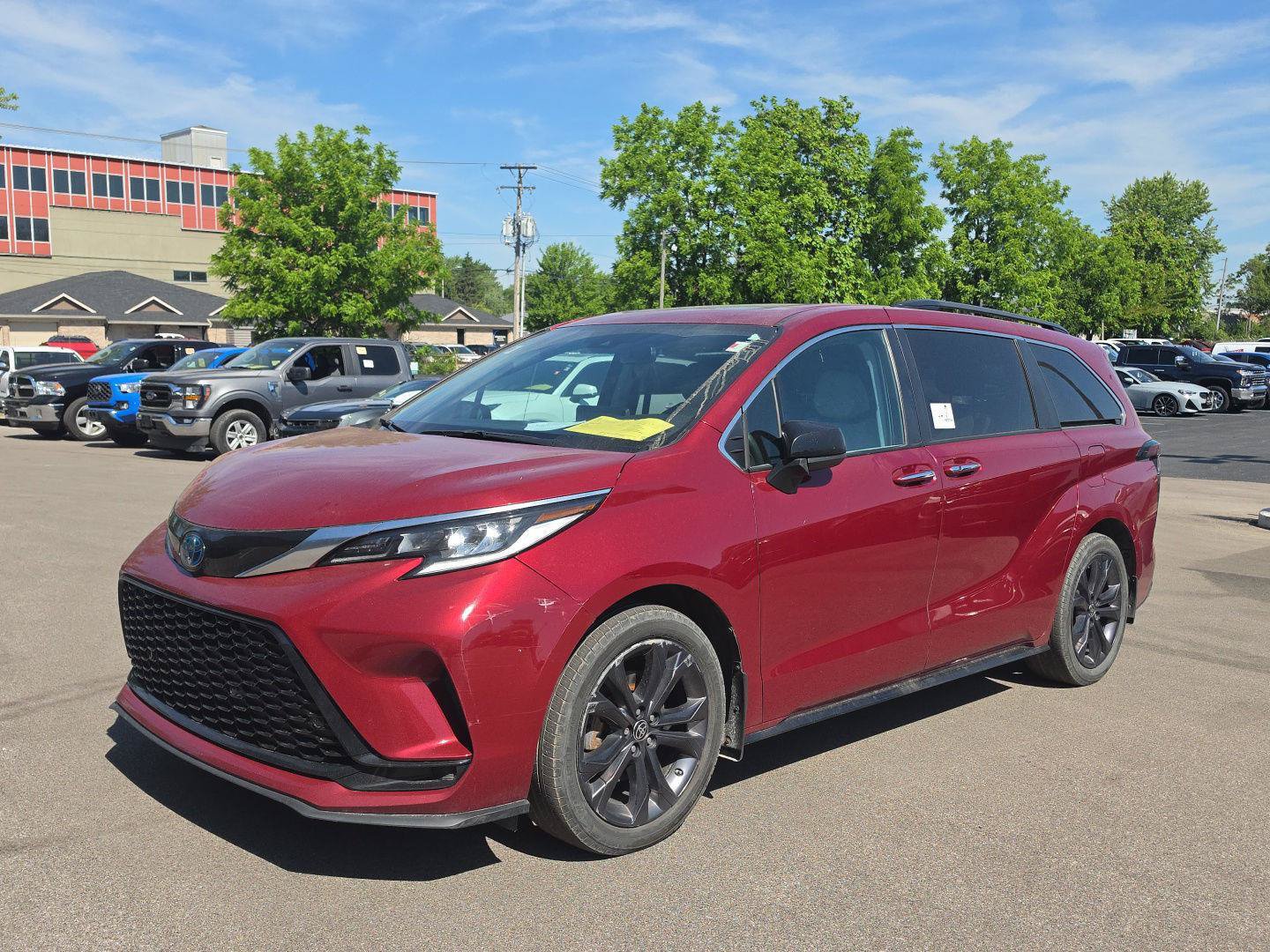 Used 2022 Toyota Sienna XSE FWD image 7