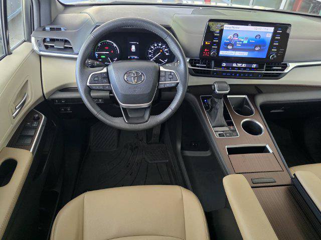 Certified 2024 Toyota Sienna XLE FWD image 12