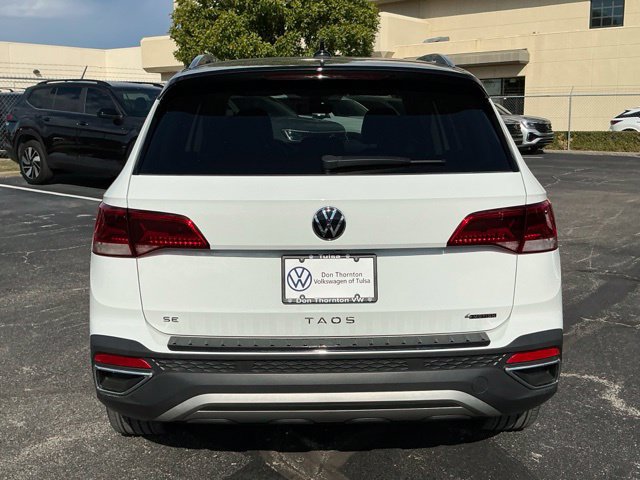 Certified 2024 Volkswagen Taos SE w/ Panoramic Sunroof Package AWD/4WD image 4