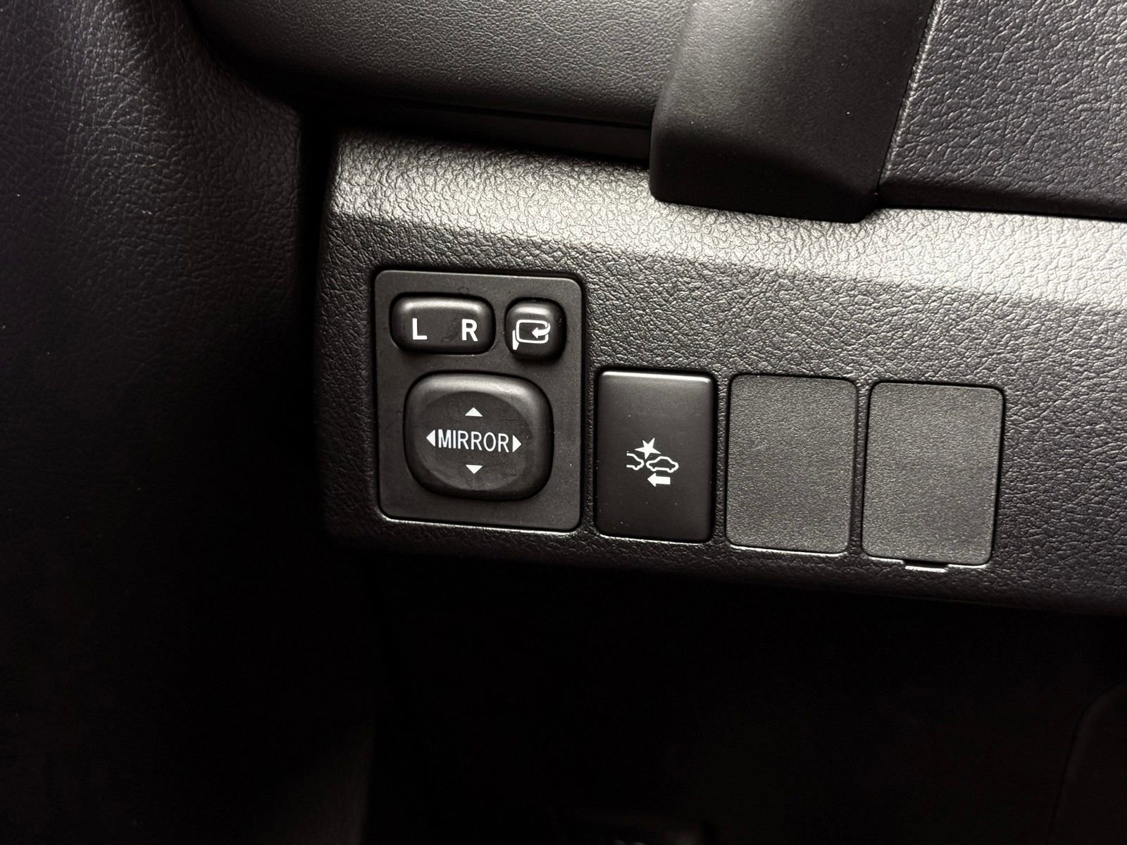 Used 2018 Toyota Corolla iM FWD image 30