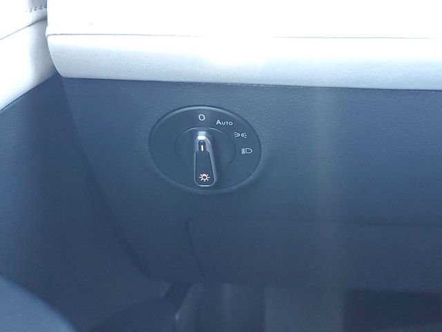 Certified 2025 Volkswagen Taos SE w/ Panoramic Sunroof Package image 32