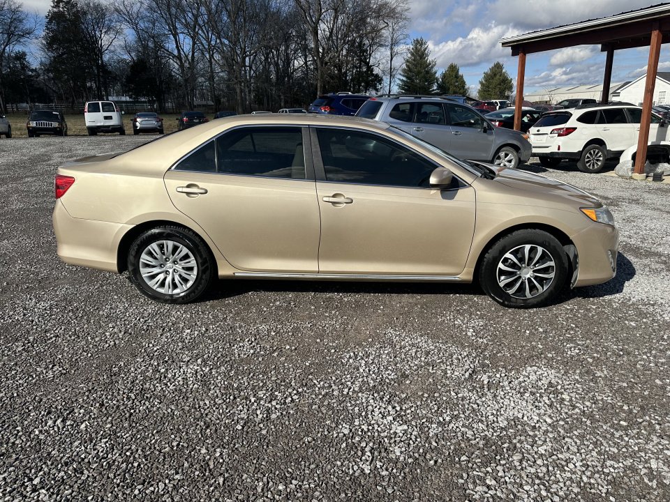 Used 2012 Toyota Camry LE image 3