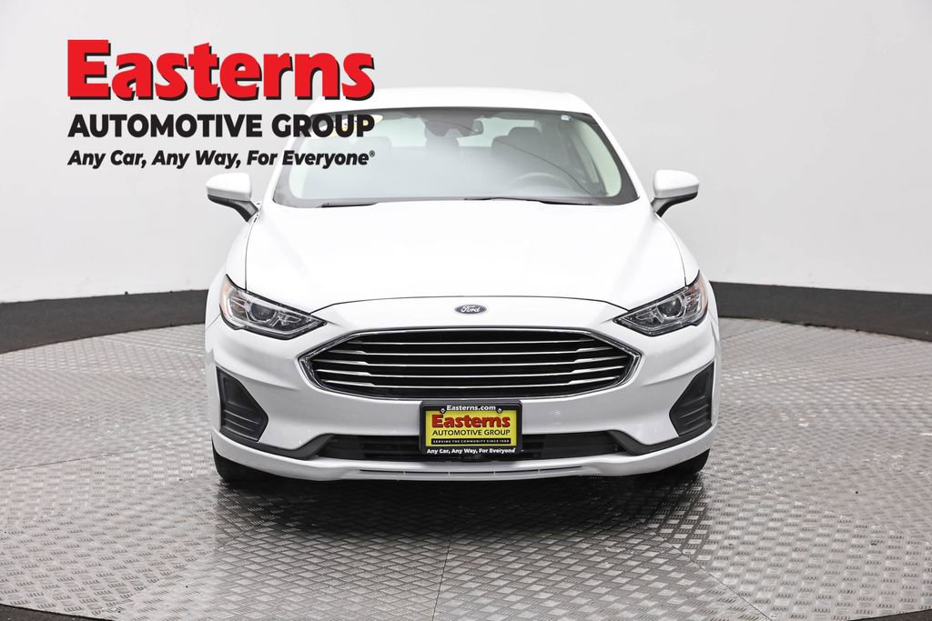 Used 2020 Ford Fusion SE FWD image 2