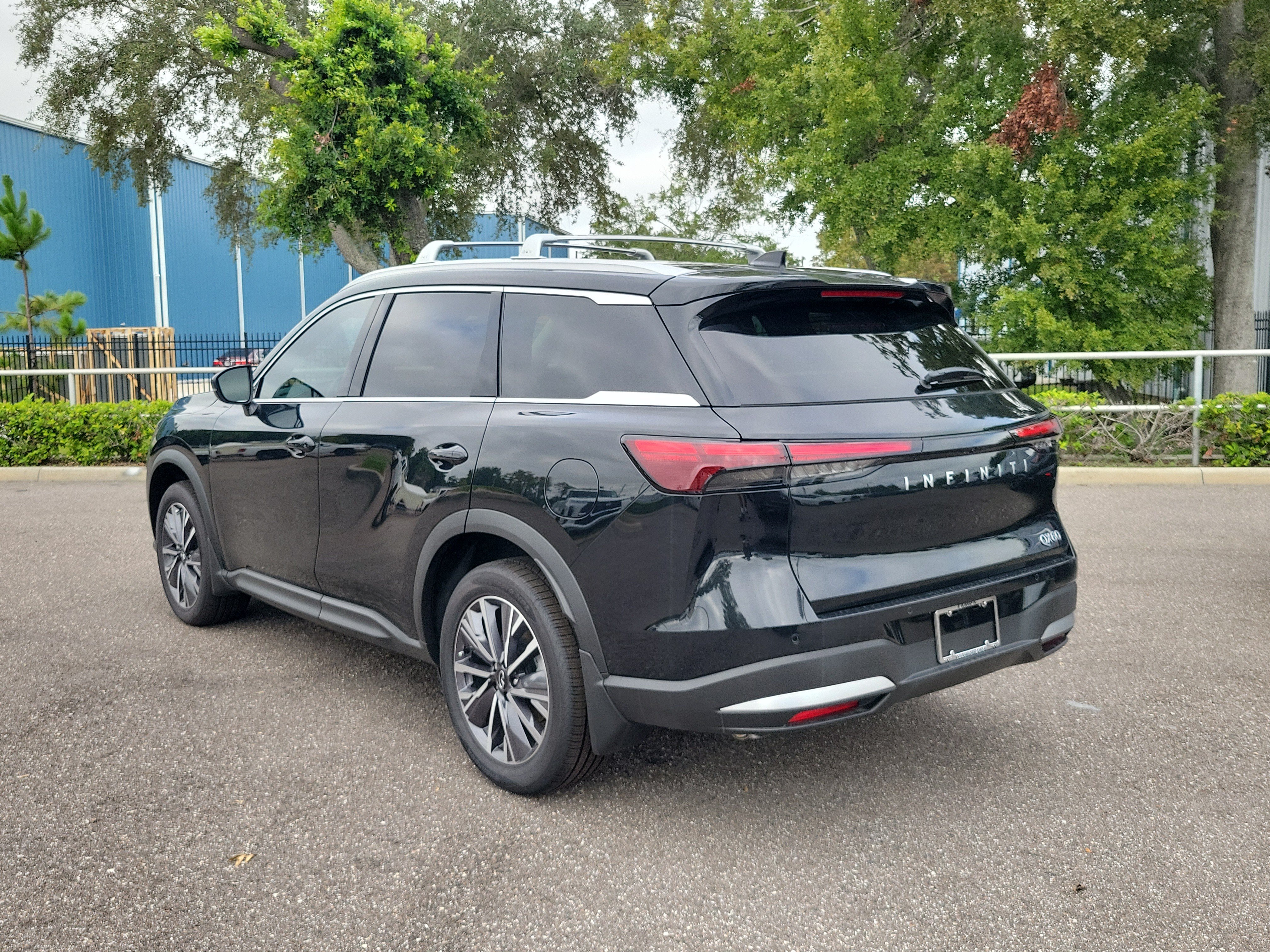 New 2027 INFINITI QX60 Luxe w/ Family Package FWD image 6