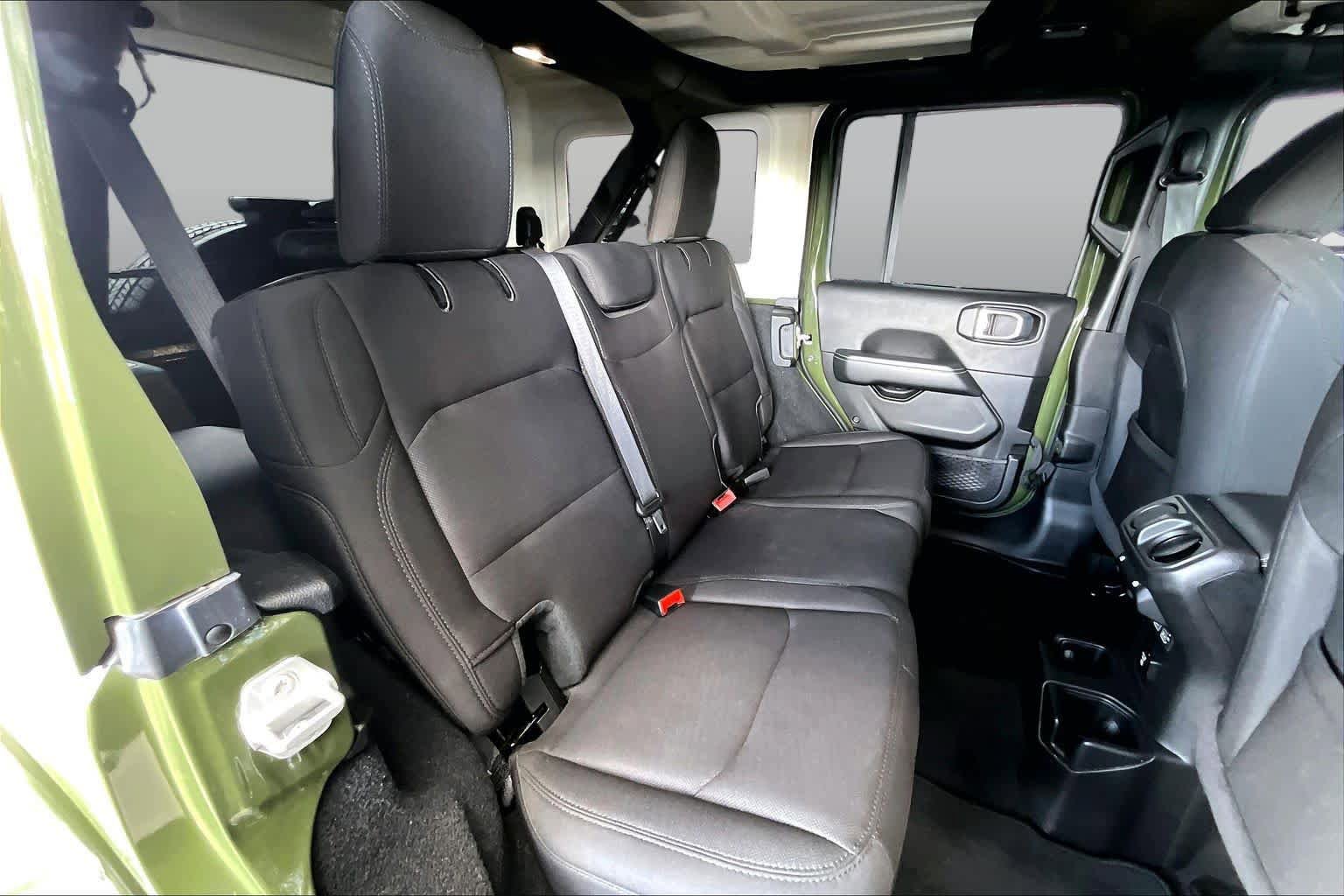 Used 2022 Jeep Wrangler Unlimited Sahara AWD/4WD image 20