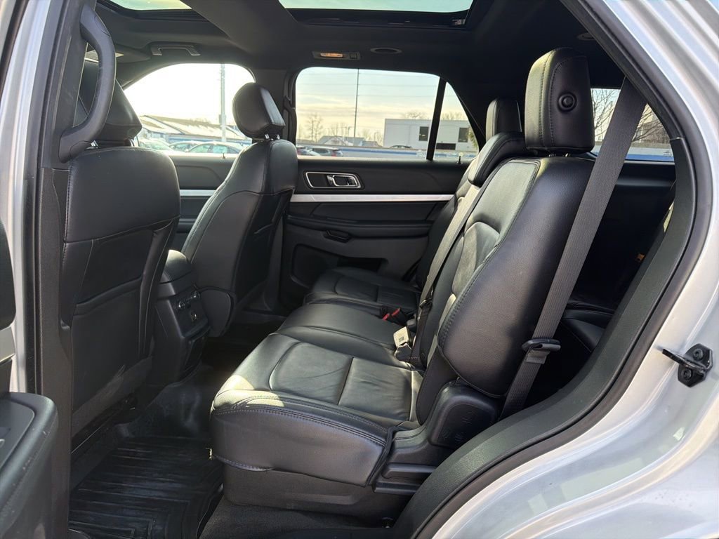 Used 2017 Ford Explorer XLT w/ Equipment Group 202A image 20