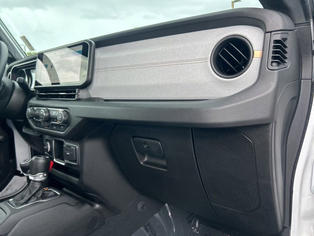 Certified 2024 Jeep Gladiator Sport image 25