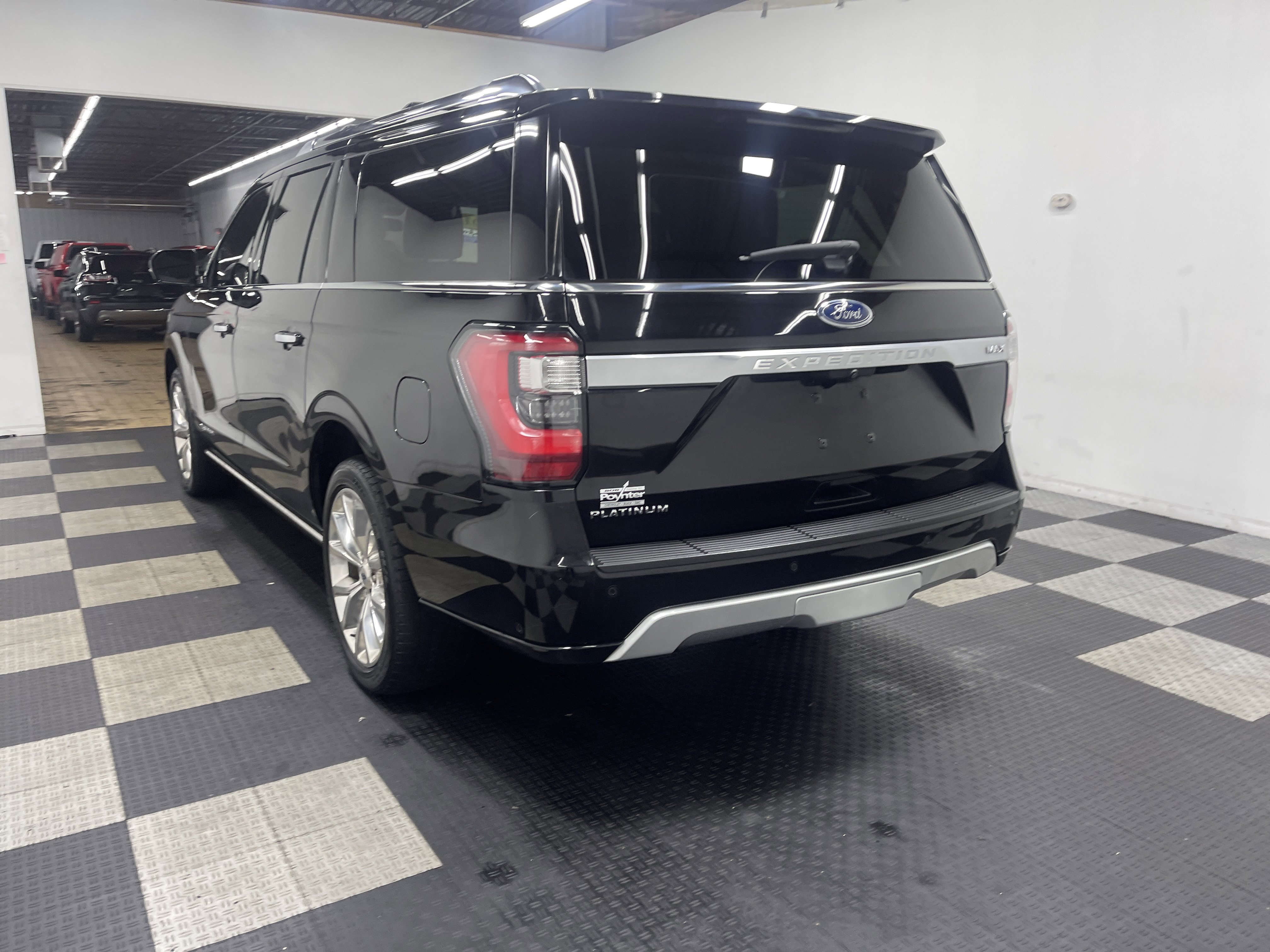 Used 2019 Ford Expedition Max Platinum image 2