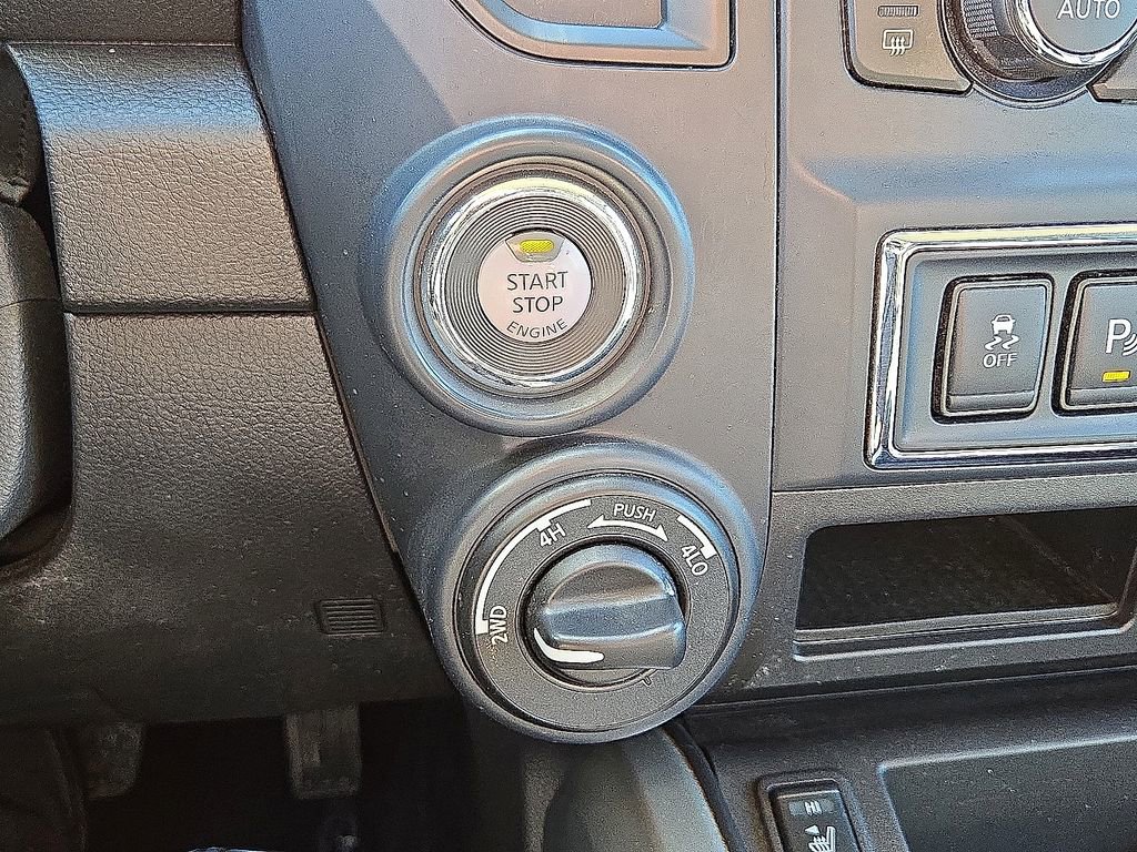Used 2024 Nissan Titan SV w/ SV Convenience Package image 31