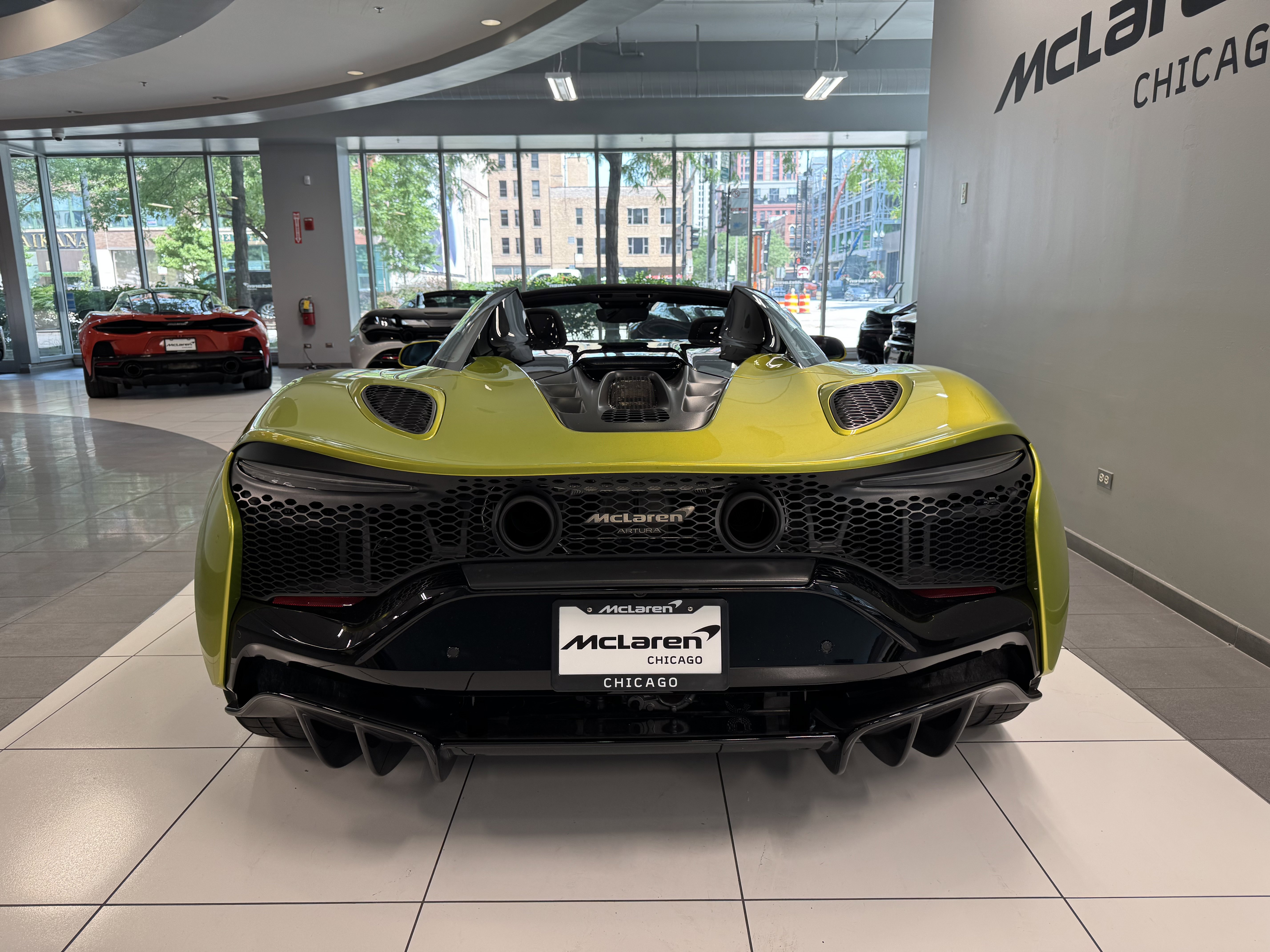 Used 2025 McLaren Artura Spider image 6