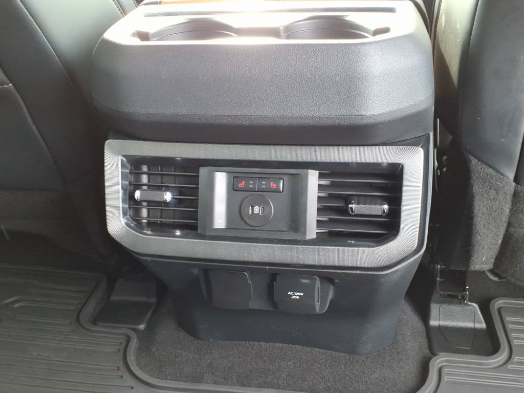 Used 2024 Ford F250 Platinum AWD/4WD image 17