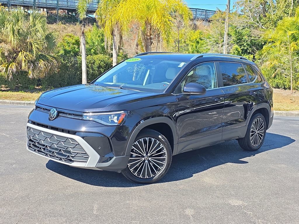 Used 2025 Volkswagen Taos SE image 1