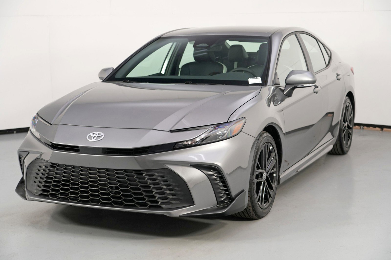 Used 2025 Toyota Camry SE w/ Convenience Package image 44