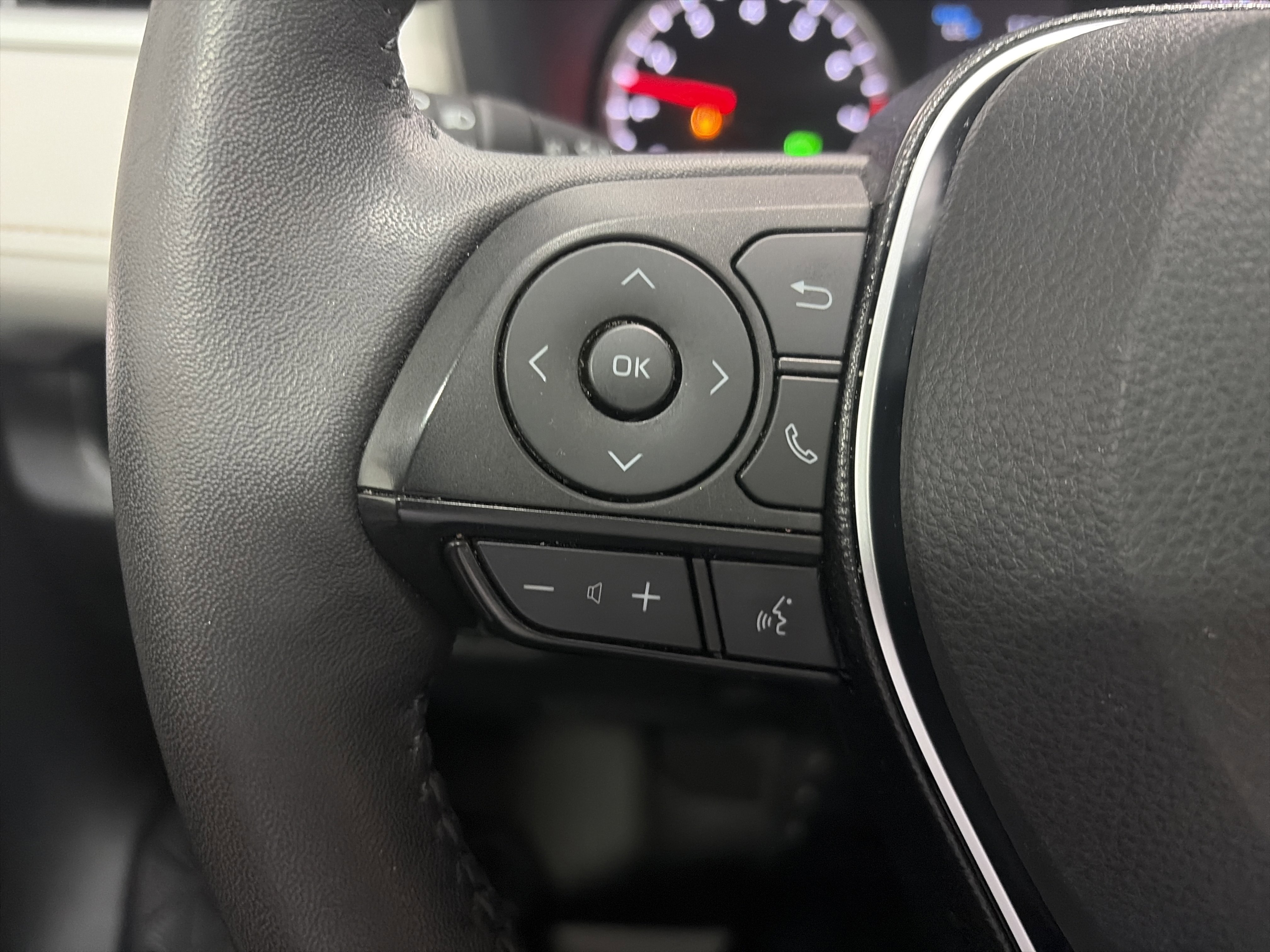 Used 2021 Toyota RAV4 XLE Premium image 17