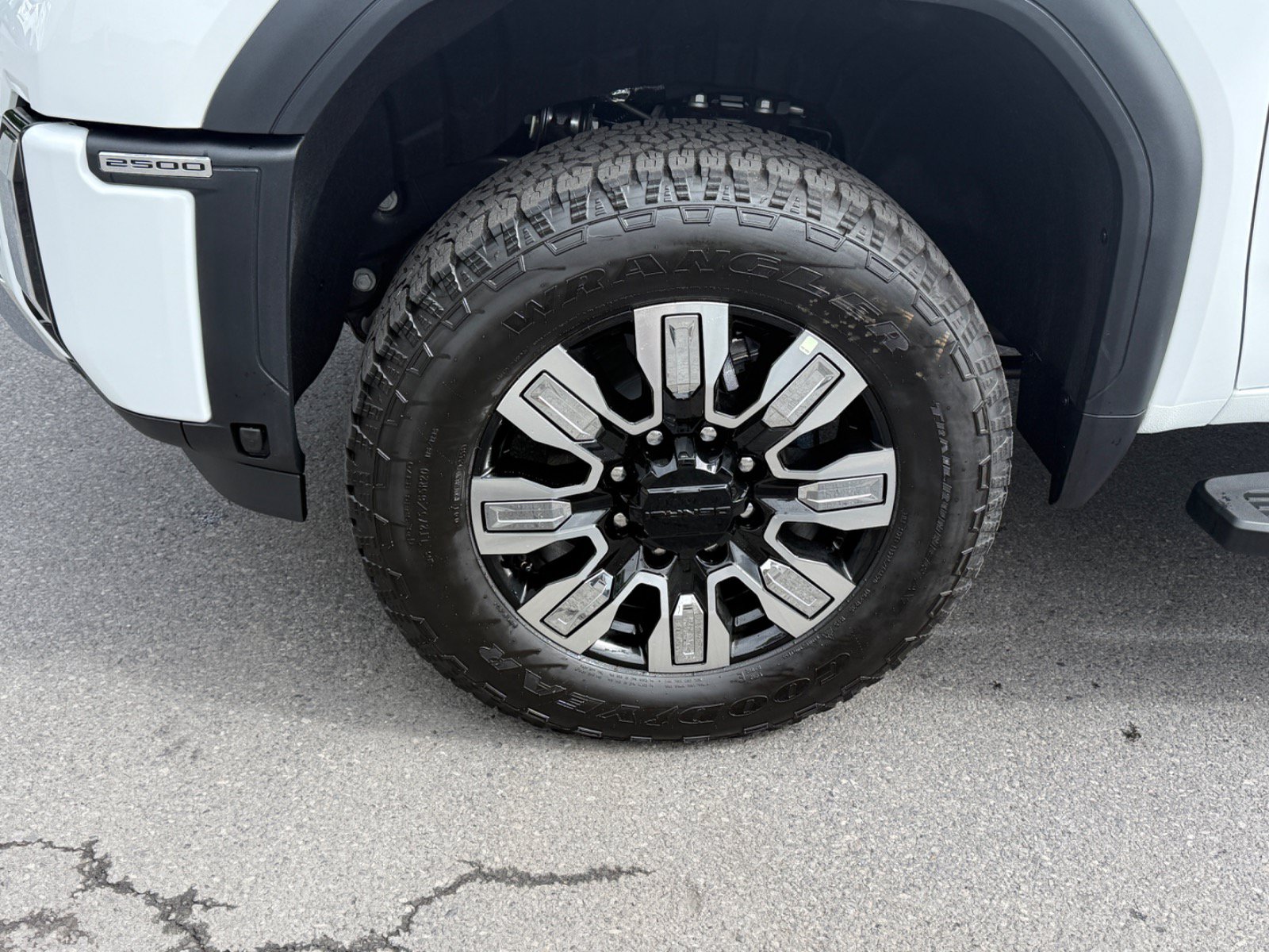 New 2026 GMC Sierra 2500 Denali AWD/4WD image 9