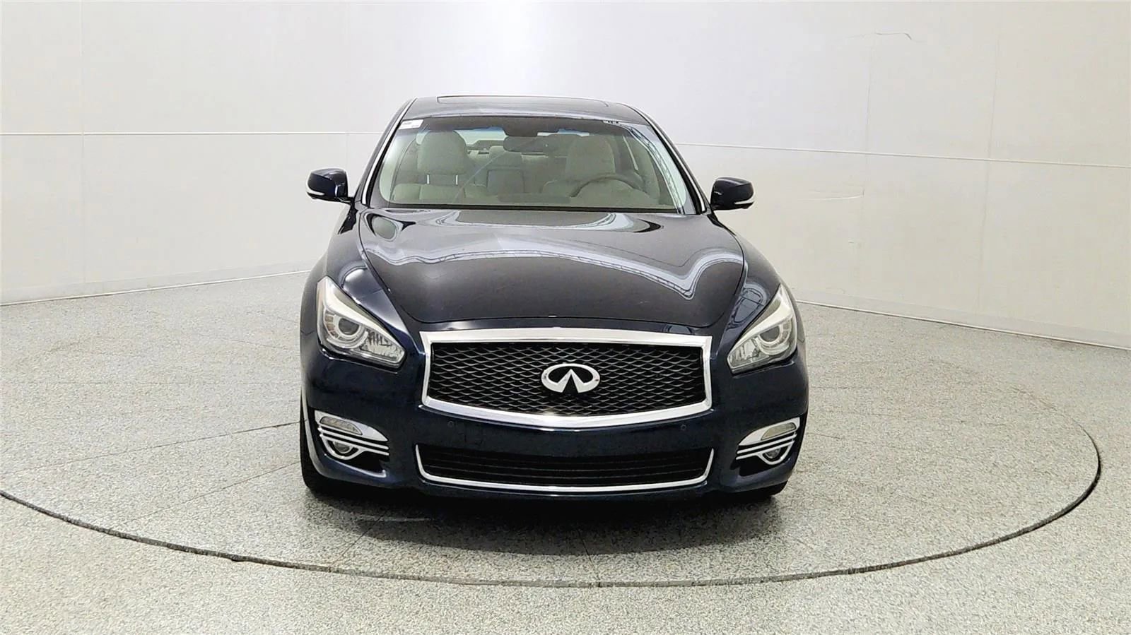 Used 2016 INFINITI Q70 L 3.7 AWD/4WD image 2