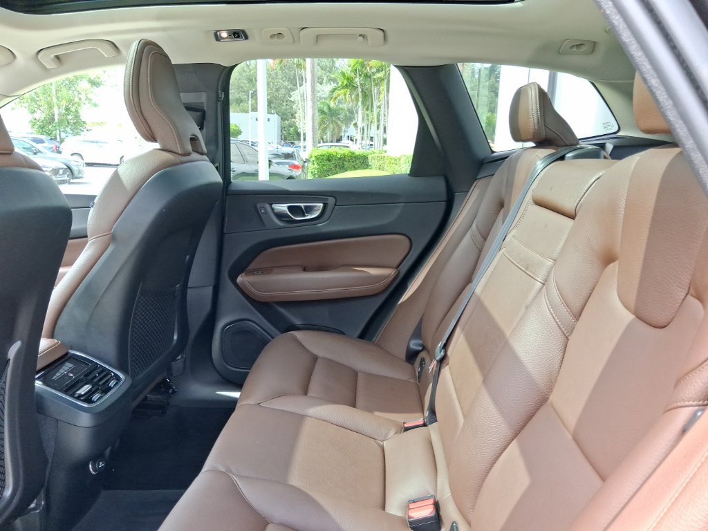 Used 2020 Volvo XC60 T5 Inscription w/ Protection Package Premier AWD/4WD image 8
