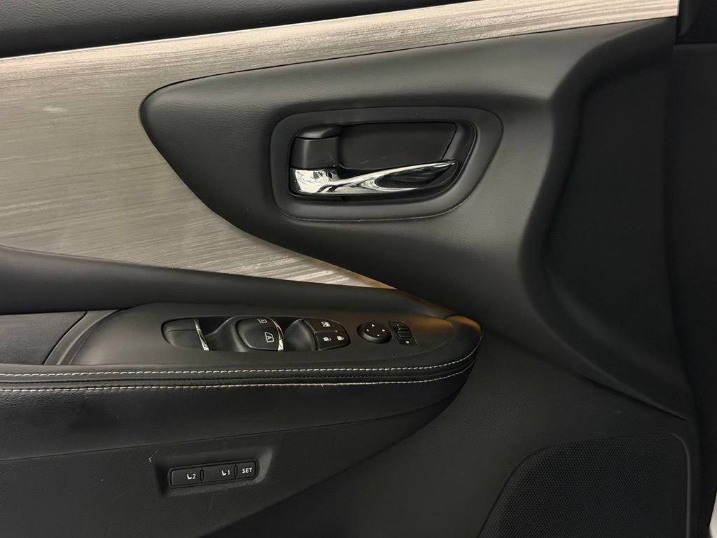 Used 2017 Nissan Murano Platinum w/ Platinum Technology Package AWD/4WD image 13