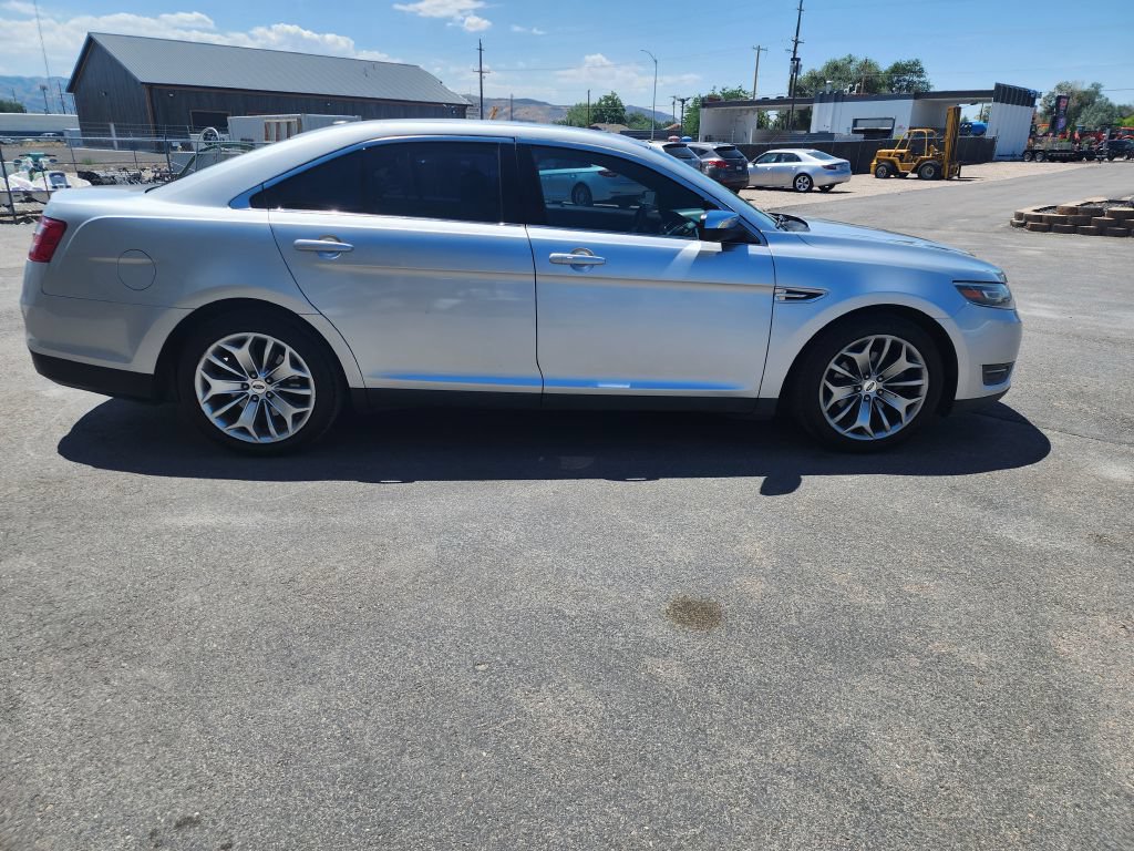 Used 2016 Ford Taurus Limited FWD image 4