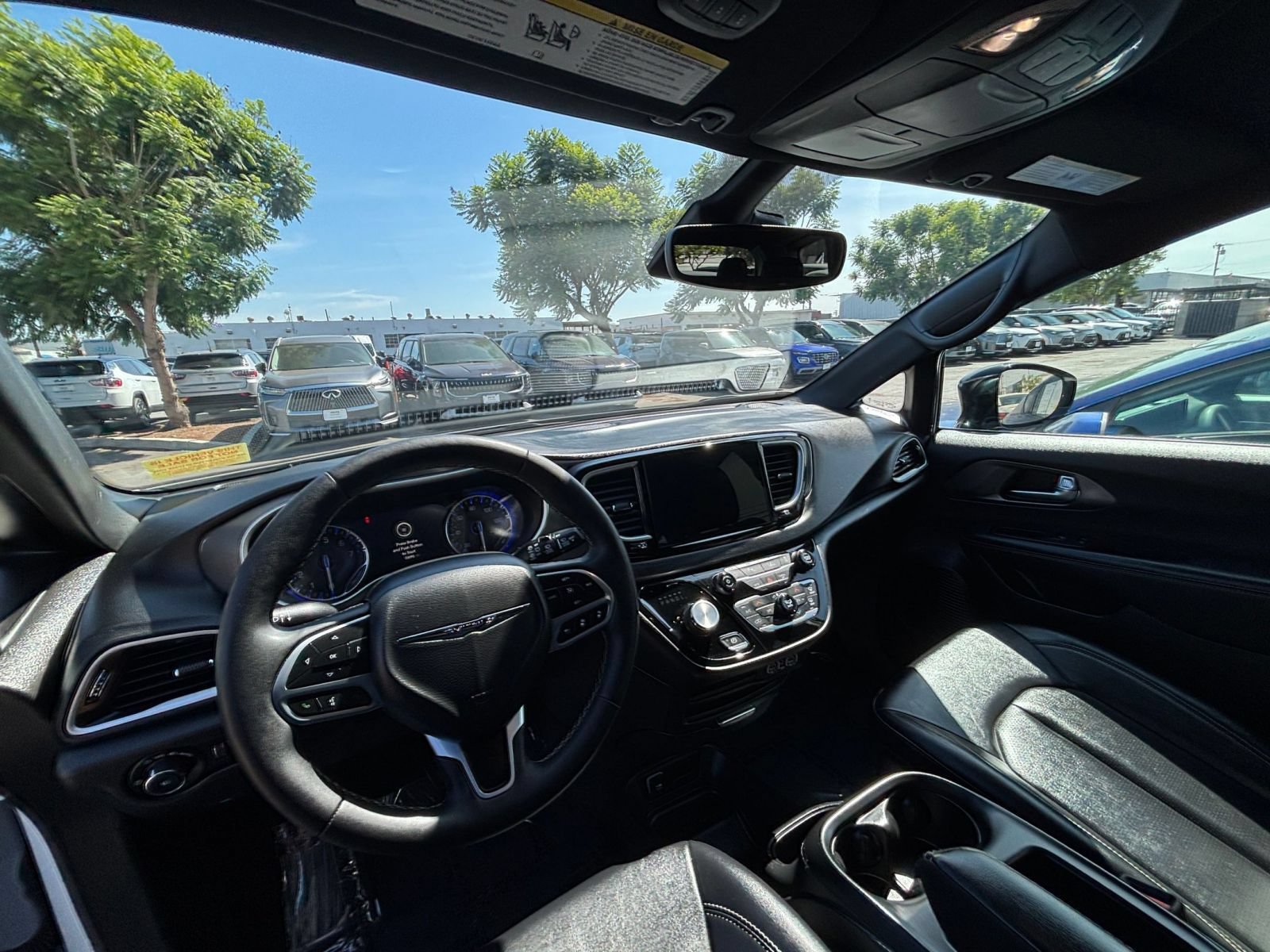 Used 2025 Chrysler Pacifica Select FWD image 35