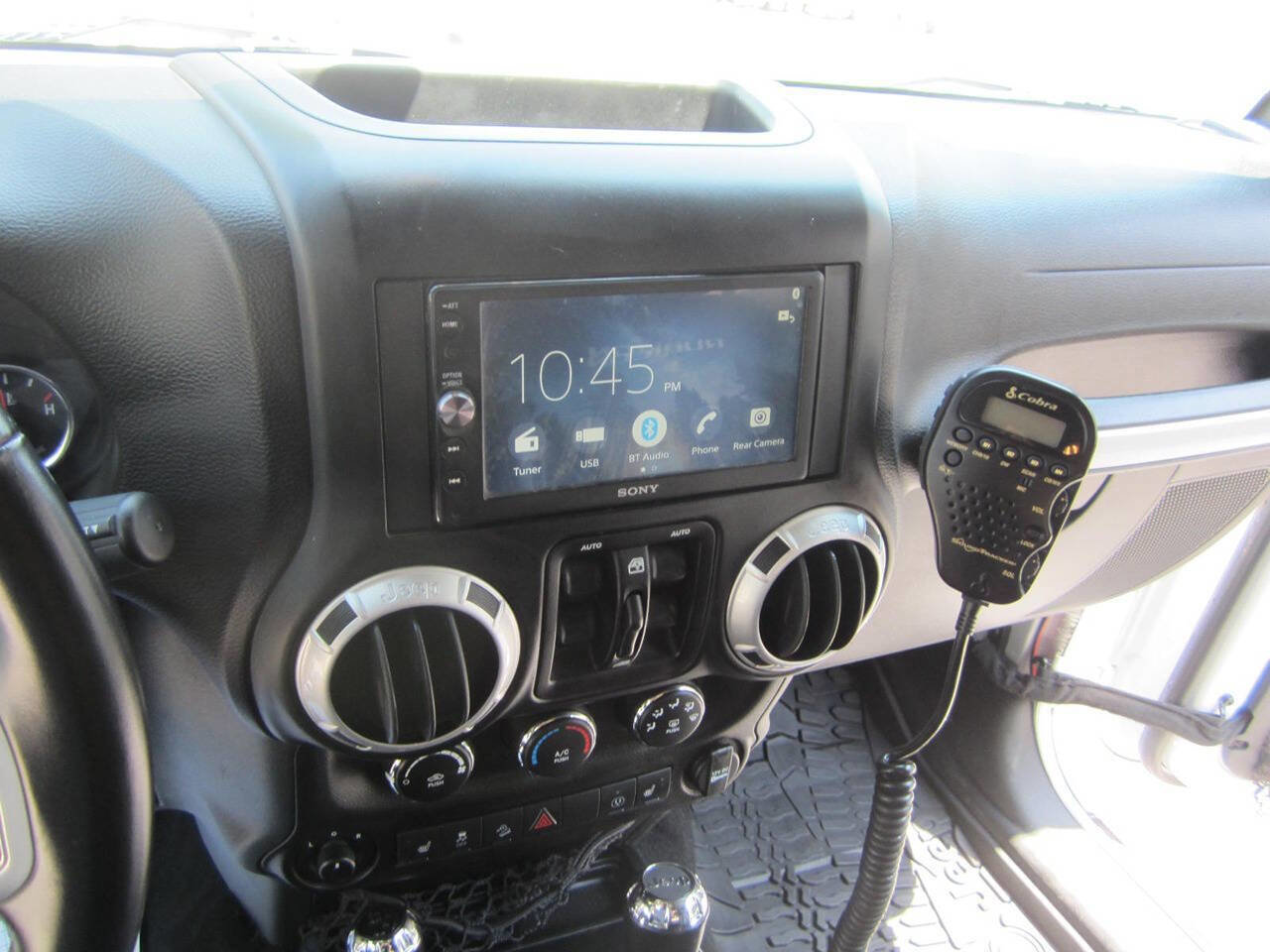 Used 2017 Jeep Wrangler Unlimited Rubicon AWD/4WD image 36