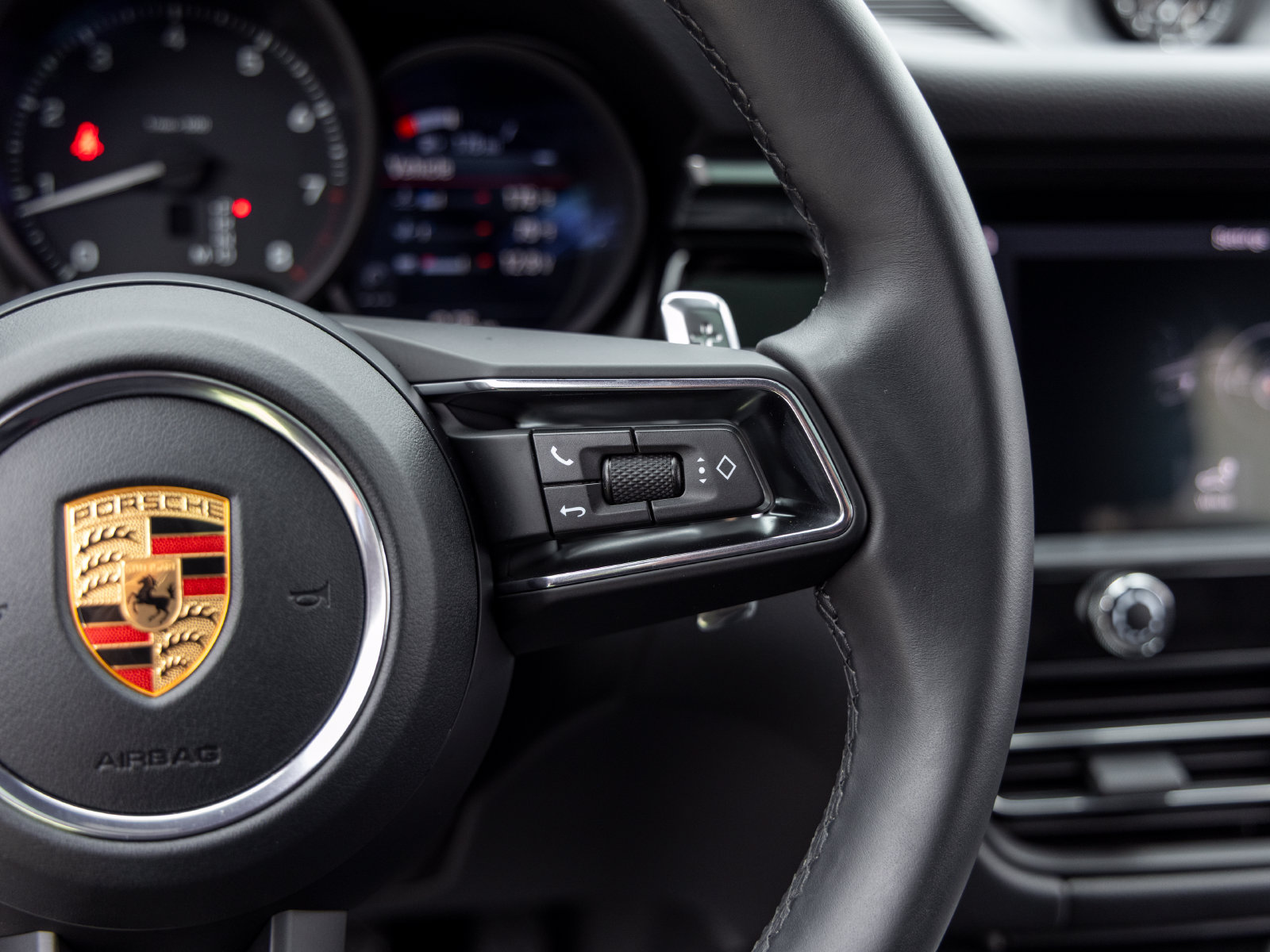 Used 2026 Porsche Macan AWD/4WD image 36