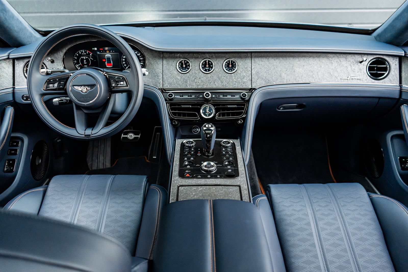 Certified 2025 Bentley Flying Spur Plug-In Hybrid AWD/4WD image 4