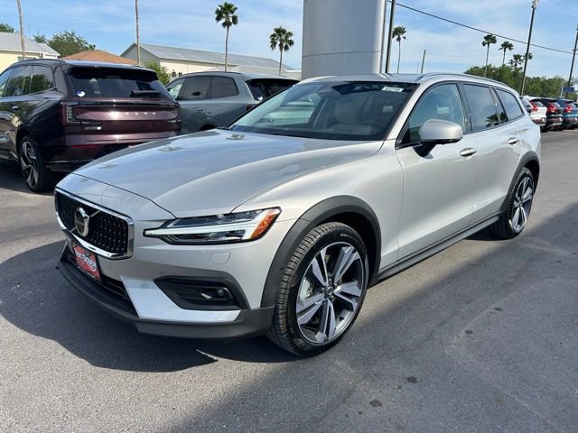 New 2025 Volvo V60 B5 Cross Country Plus w/ Protection Package Premier AWD/4WD image 3
